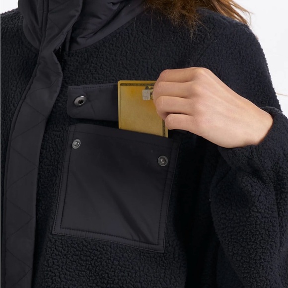 Vuori Utility Sherpa Jacket Women's Black Fleece Jacket EUC size S - Picture 3 of 7